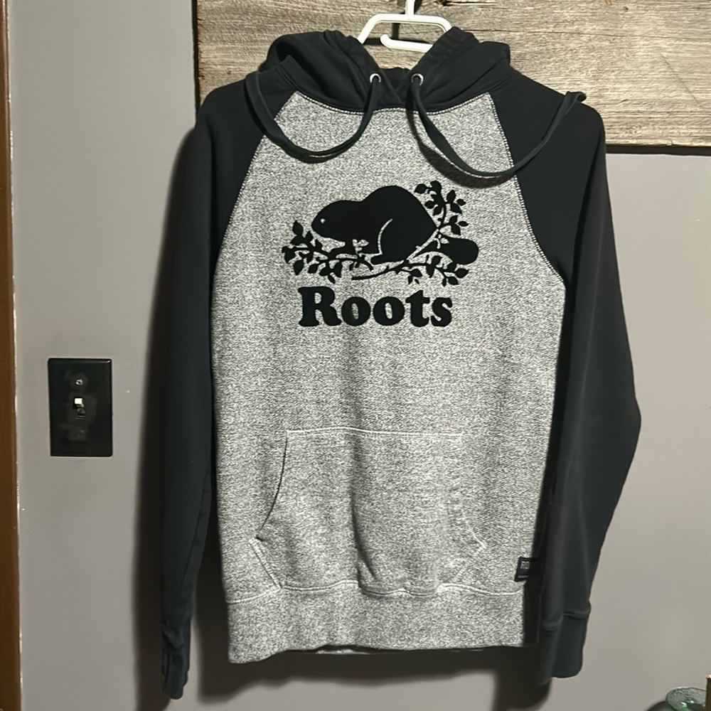 ROOTS salt & pepper kangaroo pocket hoodie
